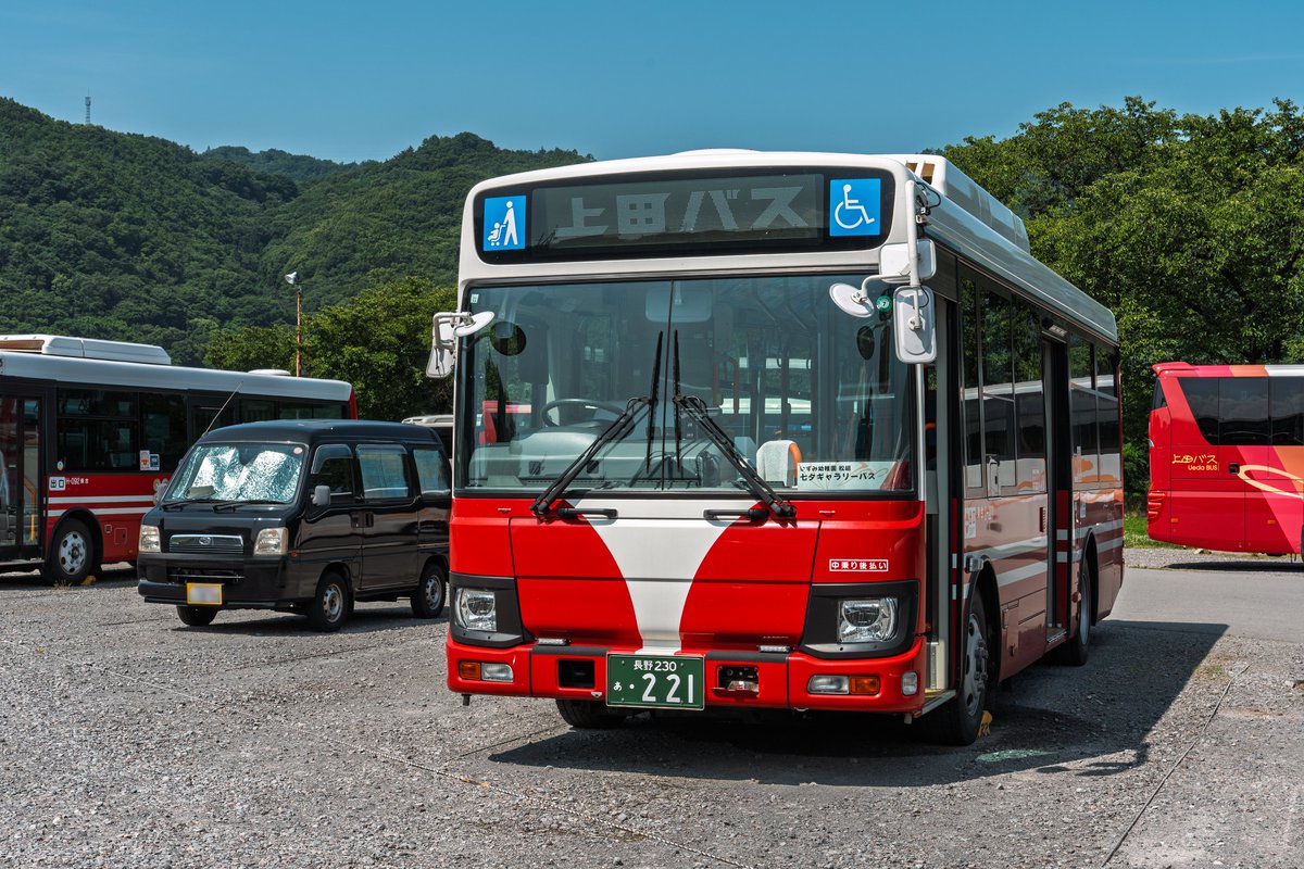 ueda_bus's tweet image. 【七夕ギャラリーバス運行スタート！】
本日 7月7日（月） から 8月29日（金） まで、
真田地区の保育園・幼稚園の園児たちの作品を展示した
「七夕ギャラリーバス」が運行します🚌🎋
真田地区を走る4台のバスが、
子どもたちの夢と願いで彩られています！…