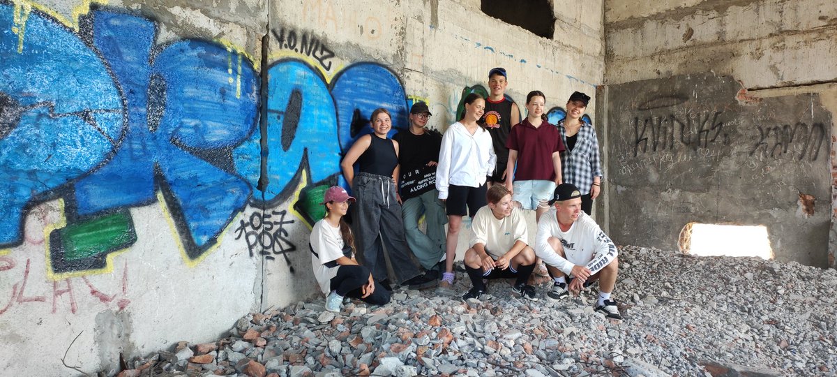 SlavaLim's tweet image. Все смешалось - кони, люди, пикник и купание... 🤘Мегапоход. Где-то на Казантипе, в районе Лим-по-по. 🌊🍖🐴👯‍♀👯‍♂🌞🌴🔥