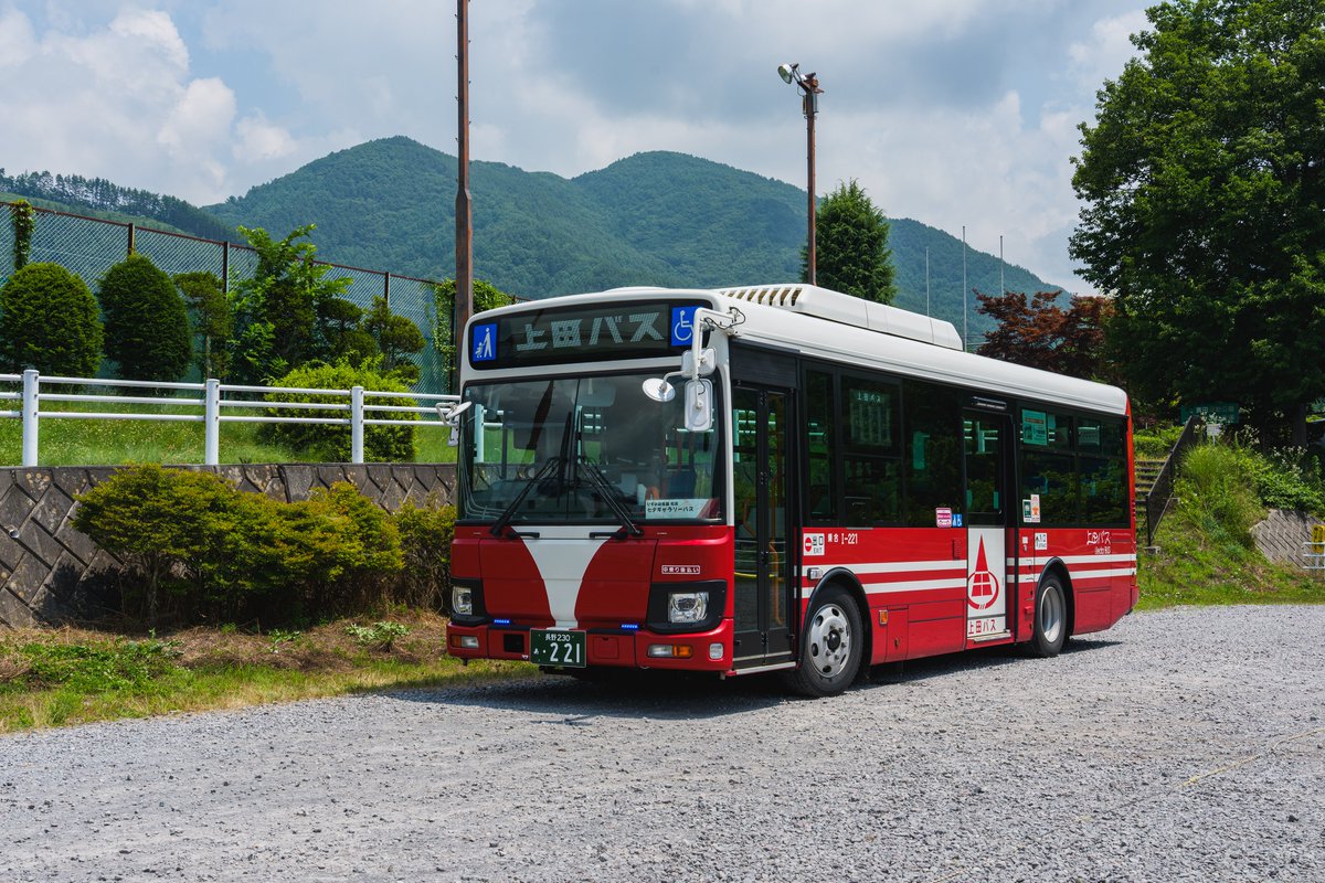 ueda_bus's tweet image. 本日、いずみ幼稚園 松組の園児たちと一緒に、今年度最初のバス乗車体験を行いました！
保護者の方も暑い中ご参加ありがとうございました☀️