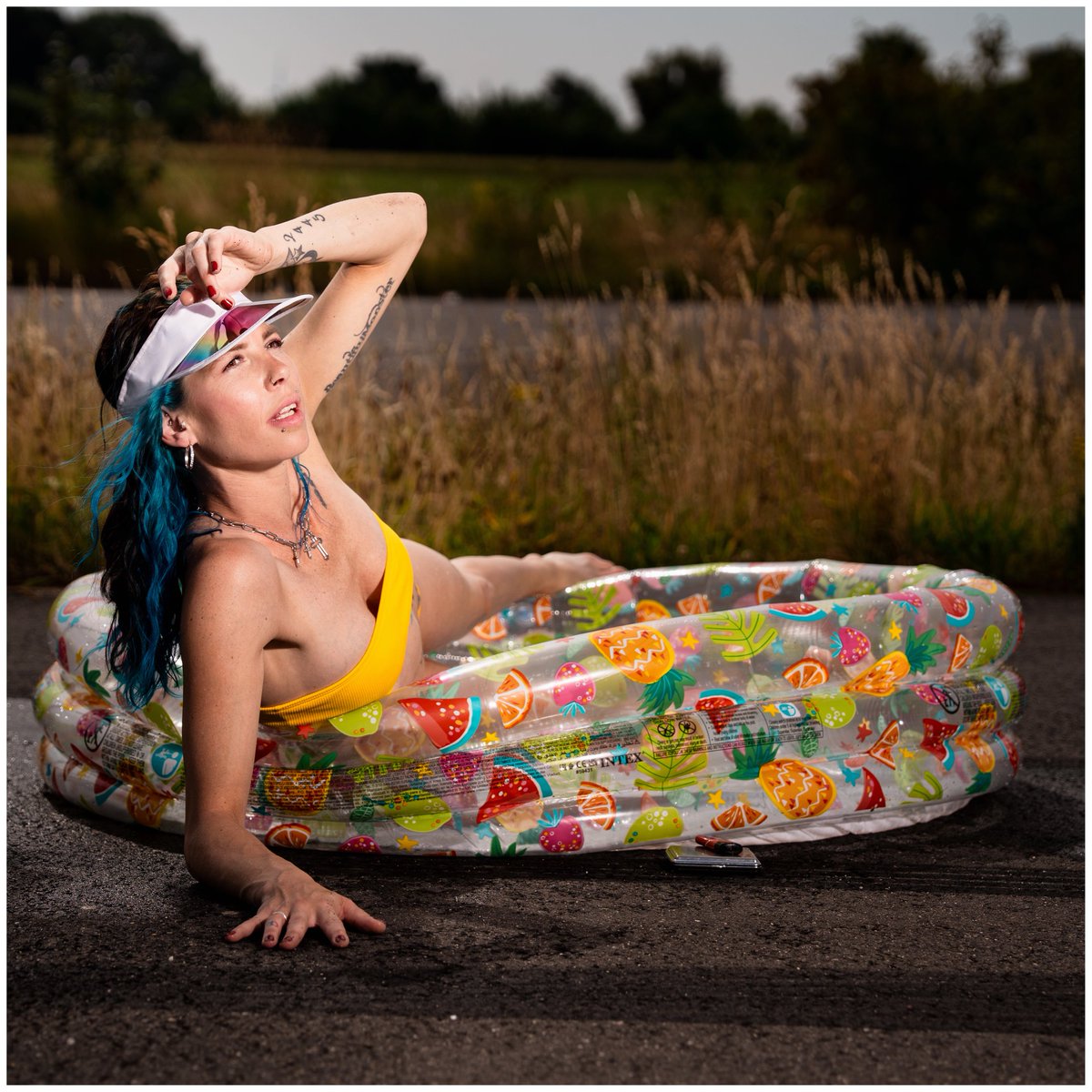 Urlaub geht überall ❤️ #model #modeling #fitnessmodel #fitnessmotivation #shiny #shinydiva #bluehair #latexmodel #latexgirl #pool #urlaub