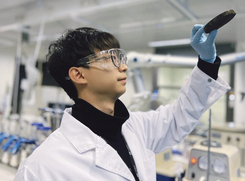 talius's tweet image. #Light-as-a-feather #nanomaterial extracts drinking #water from #air

The nanomaterial can hold more than three times its weight in water and can achieve this far quicker than existing commercial technologies to produce potable water from the air scitechupdates.com/light-as-a-fea…