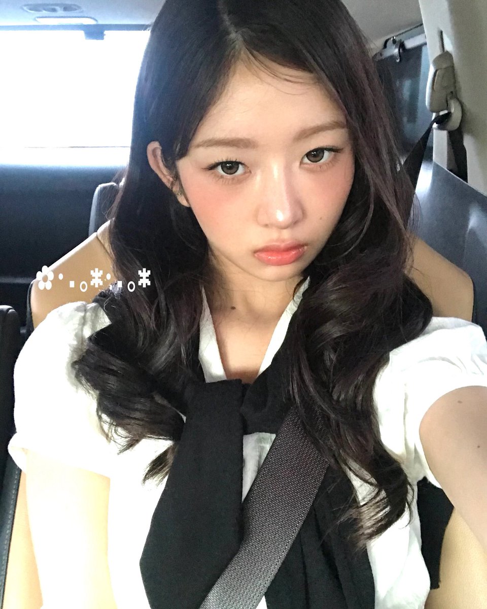 ㅤㅤ
the weather been so hot lately. ☀️ dives, make sure to bring your fan and stay hydrated so the heat won’t burn you, okay? ♡ᵎᵎ
ㅤ