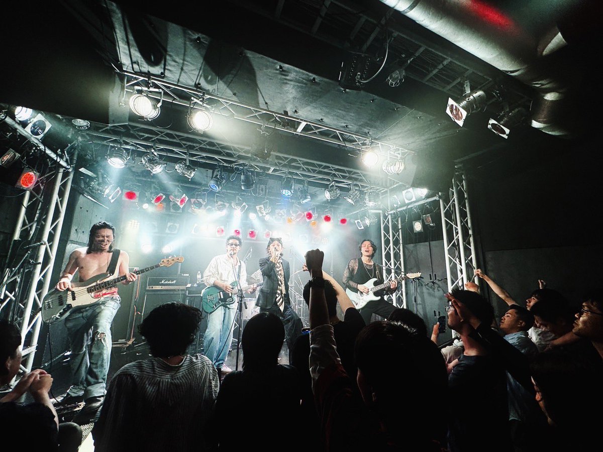 ARAYA VIVES Thanx all !!! 
New Albumたくさん聞いてくれ！！