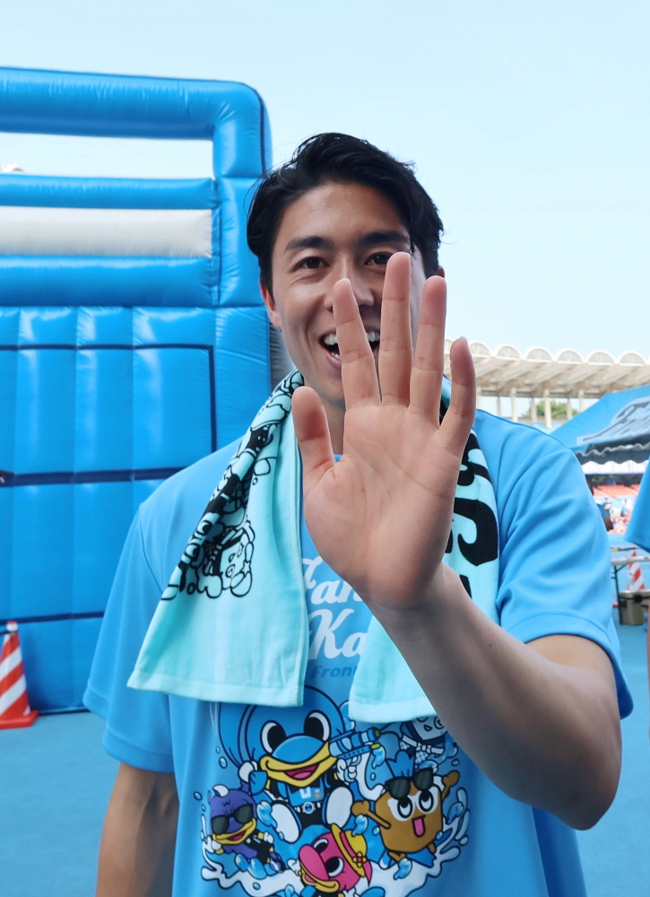 ventfro1331's tweet photo. 嬉しい瞬間でした😊😊😊‼️

#川崎フロンターレ 
#frontale 
#ファン感謝デー2025 
#ファンウェルメスケルケン際 選手 
#丸山祐市  選手 
#ジェジエウ 選手 https://t.co/DNzcb1UEiN