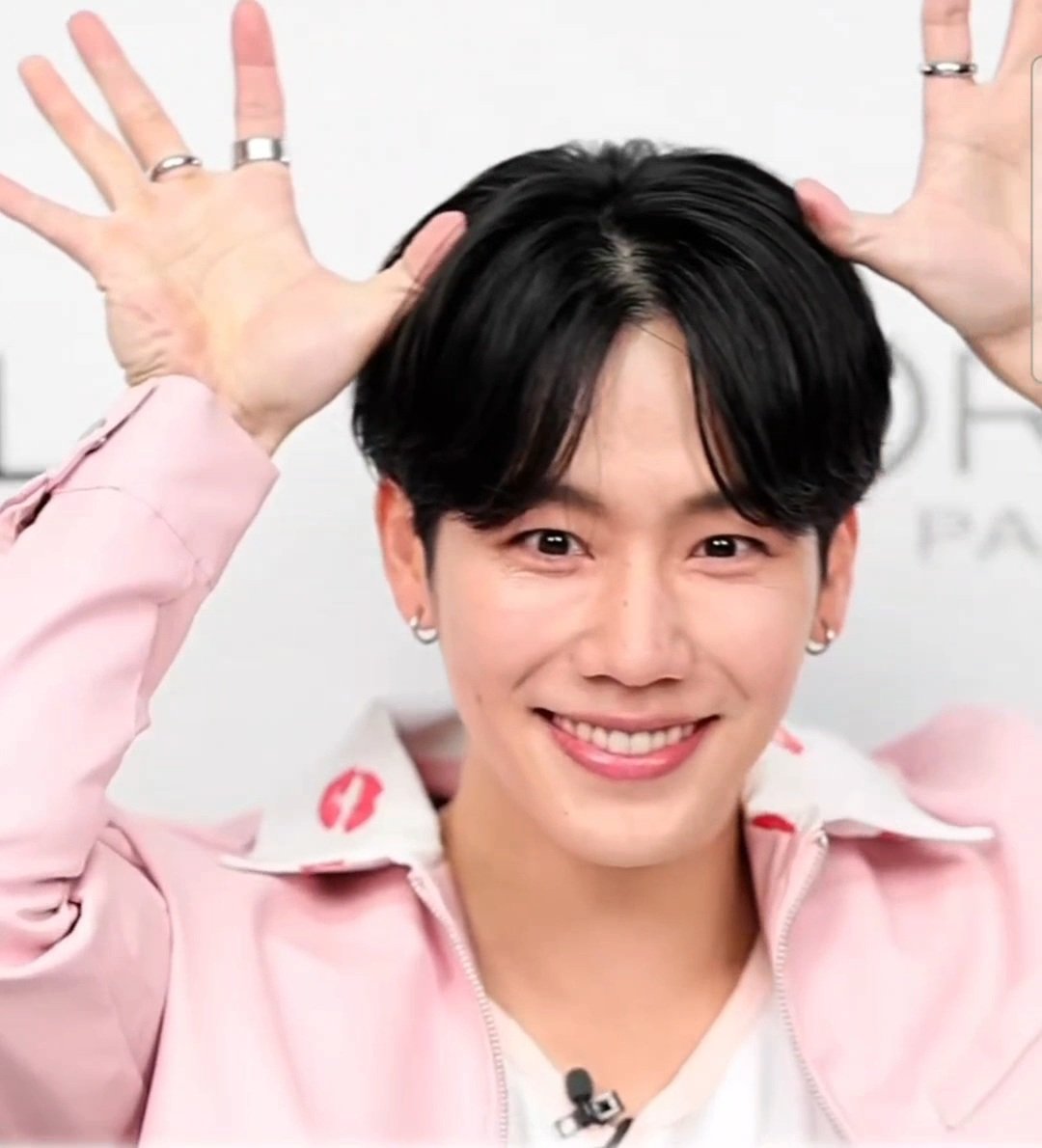 LuvofWar's tweet photo. น่ารักมาก น่ารักจะบ้า

#LOrealGlycolicPeelXWar
Wanarat x LOrealParis TH
#warwanarat @warwanarat https://t.co/dSJN7d4DIT