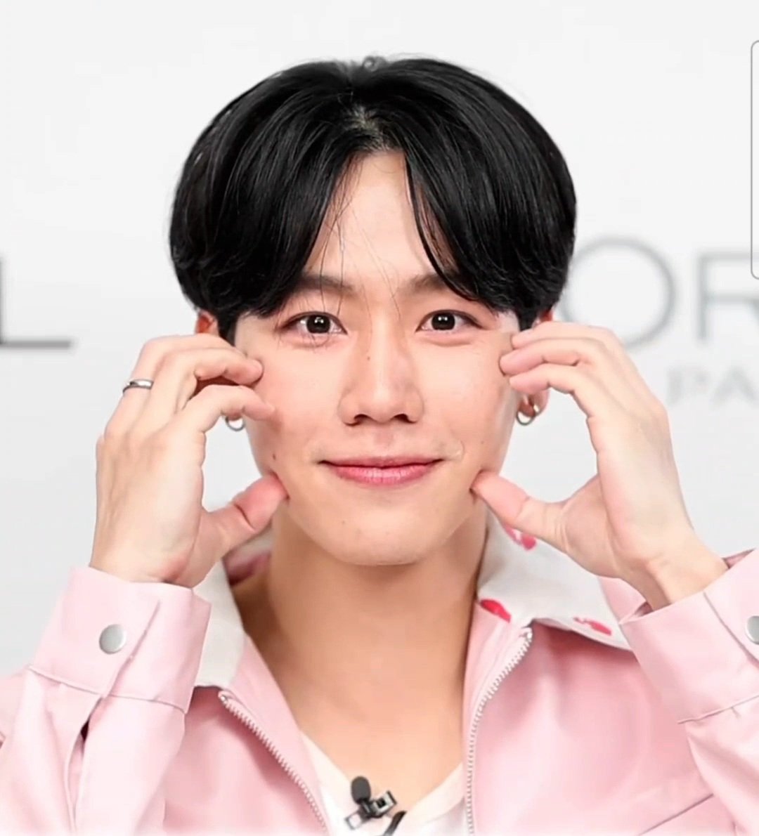 LuvofWar's tweet photo. น่ารักมาก น่ารักจะบ้า

#LOrealGlycolicPeelXWar
Wanarat x LOrealParis TH
#warwanarat @warwanarat https://t.co/dSJN7d4DIT