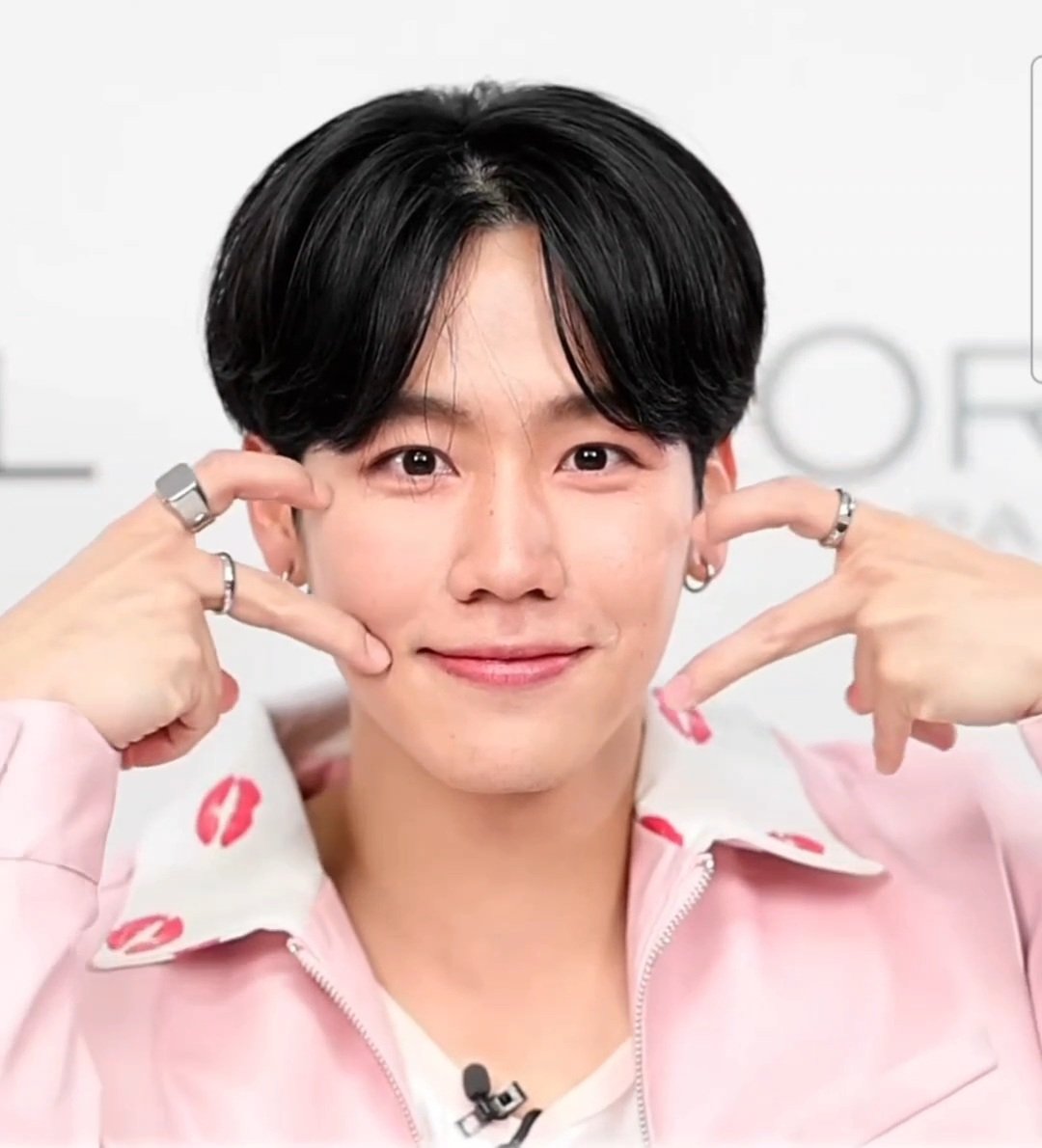 LuvofWar's tweet photo. น่ารักมาก น่ารักจะบ้า

#LOrealGlycolicPeelXWar
Wanarat x LOrealParis TH
#warwanarat @warwanarat https://t.co/dSJN7d4DIT