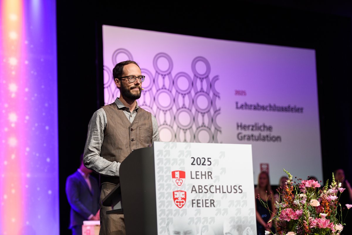 🎓 325 neue Fachkräfte starten durch!
Wir gratulieren den frisch ausgebildeten Fachkräften herzlich zu ihrem erfolgreichen Lehrabschluss 2025.

Mit 26 Auszeichnungen und einer beeindruckenden Bestnote von 6.0 wurde in diesem Jahr erneut deutlich, wie viel Engagement, Talent und