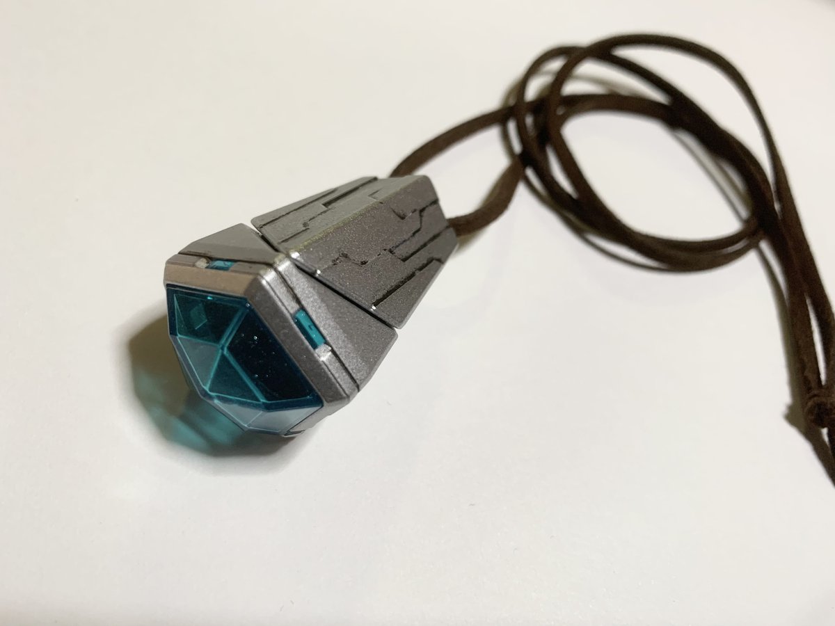 sugar_aile's tweet photo. SGウルトラメテオ01の発売日なので前回塗装したメテオホルダーに合わせてみた。

塗装が剥がれそうな部分だけ成形色のままに。

ついでにスエード調の紐も劇中プロップを意識して濃い茶色へ変更。

#ウルトラマンオメガ
#変身アイテム改造部
#変身アイテム塗装部
#変身ベルト改造部
#変身ベルト塗装部 https://t.co/CdMWgLEKYI