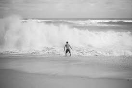 Desde que te fuiste, el mar no tiene orillas… solo preguntas que rompen en mi pecho