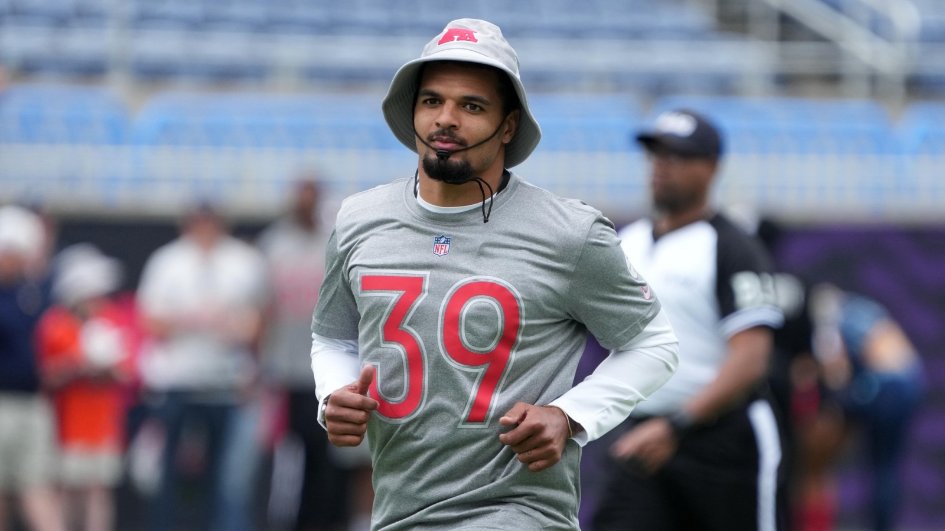 TweetingClinton's tweet image. The Steelers are completely revamping their secondary for 2025, after a stunning Fitzpatrick trade. Will new faces like Thornhill and Ramsey fill the void? Stay tuned! yardbarker.com/nfl/articles/b…