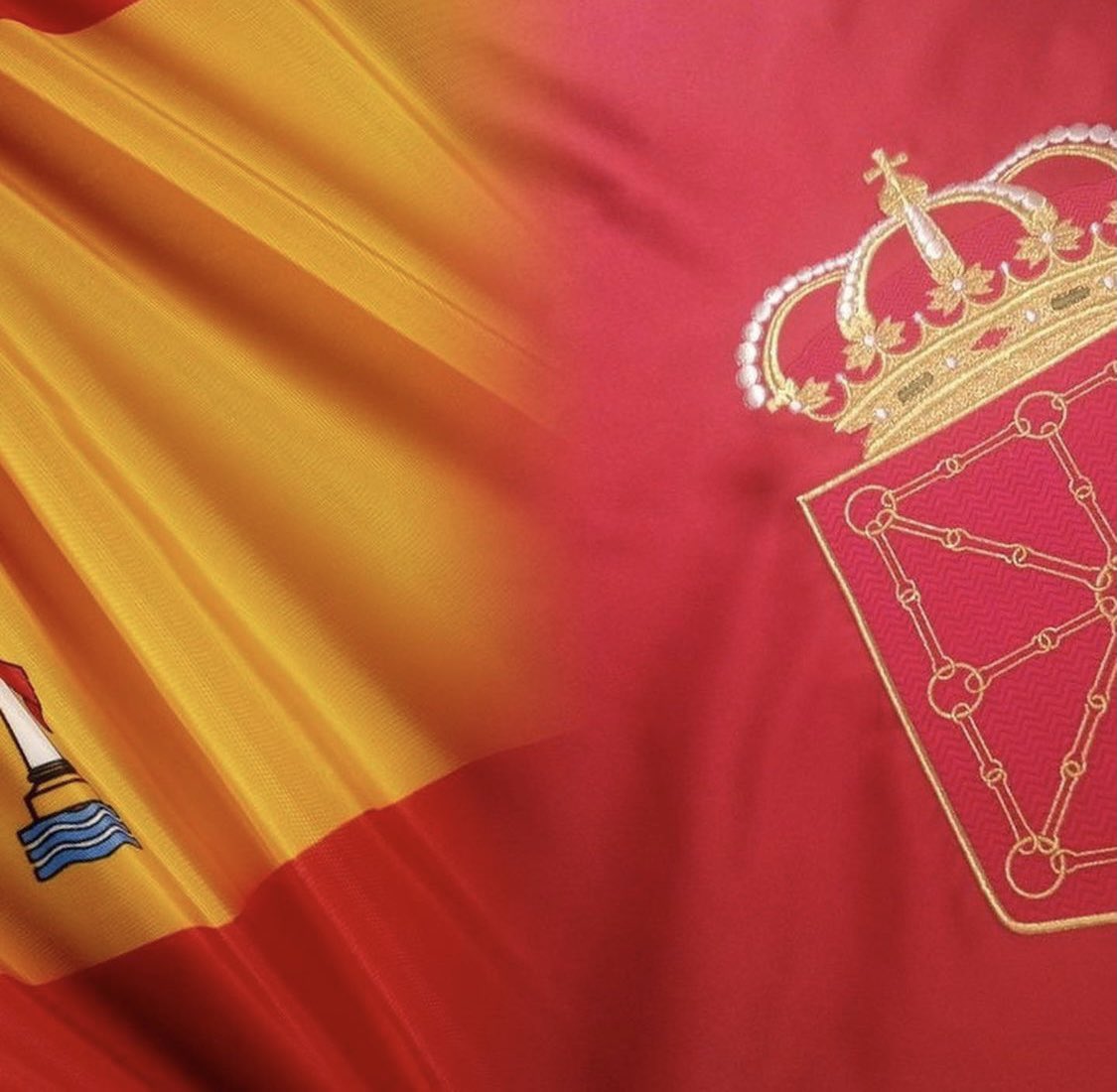 #7DeJulio #SanFermín 

¡Felicidades a todos los pamplonicas y navarros! 
Luzcan el “pañuelico rojo” en honor a su patrón. 

¡Viva San Fermín! 
¡Viva Pamplona!
¡Viva Navarra! 
¡Viva España!