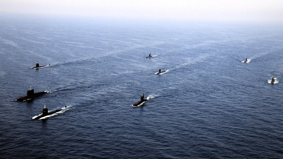 IndRakshak's tweet image. भारतीय नौसेना के लिए 17 युद्धपोत और 9 पनडुब्बियों को मंजूरी का इंतजार। स्वदेशी निर्माण से नौसेना की ताकत बढ़ेगी। 
#IndianNavy 
#NavalDevelopment 
#SelfReliantIndia
#HappyBirthdayMSDhoni
#MondayMotivation