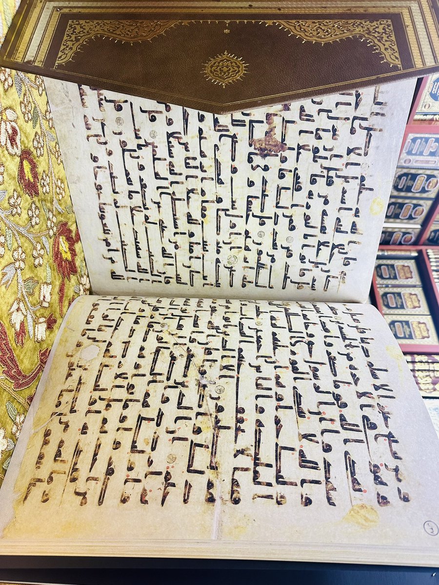 bhtekinci's tweet photo. Hz Osman���a nispet edilen Topkapı sarayı nüshası Mushafı şerif tıpkı basımı
المصحف الشريف المنسوب إلى عثمان بن عفان
نسخة متحف طوب قابي ساريي
#mushaf
#مصحف https://t.co/W0tALjLUH9