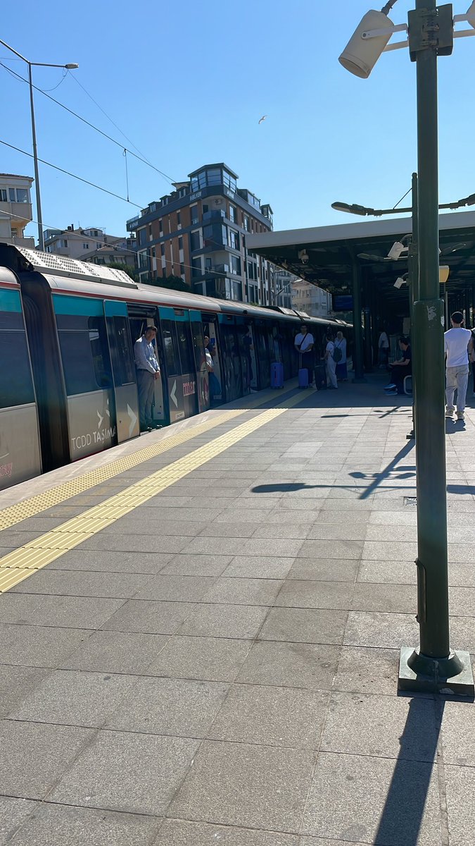 25 dakika istasyonda Marmaray’ı bekle, bindikten iki durak sonra yine istasyonda 5 dakika bekle… Rezillik ya !!!  <a href="/Marmaraytcdd/">Marmaray</a>