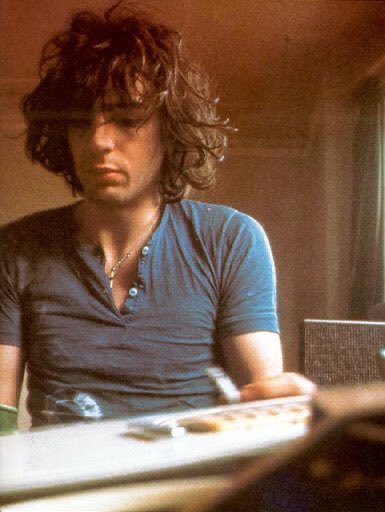 Remembering Syd Barrett. Passed away this day in 2006. Born Roger Keith Barrett in Cambridge. English singer songwriter and painter, who co-founded The Pink Floyd. He parted with Floyd in 1968 and had a brief solo career, then quietly retired from the music business #SydBarrett