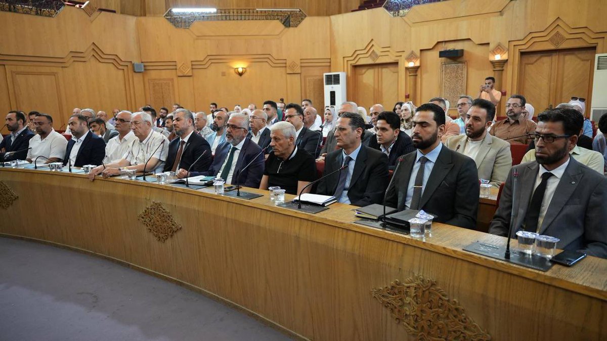 AshhadAlsulaibi's tweet image. تشرفت بلقاء أخي محافظ حلب المهندس عزام الغريب @Azzam_Gharib ، حيث ناقشنا سبل تطوير مطار حلب الدولي.

كما شاركنا بجلسة موسعة مع فعاليات اقتصادية وسياحية لبحث خطط التطوير وتعزيز التعاون لدعم قطاع النقل الجوي في المحافظة.