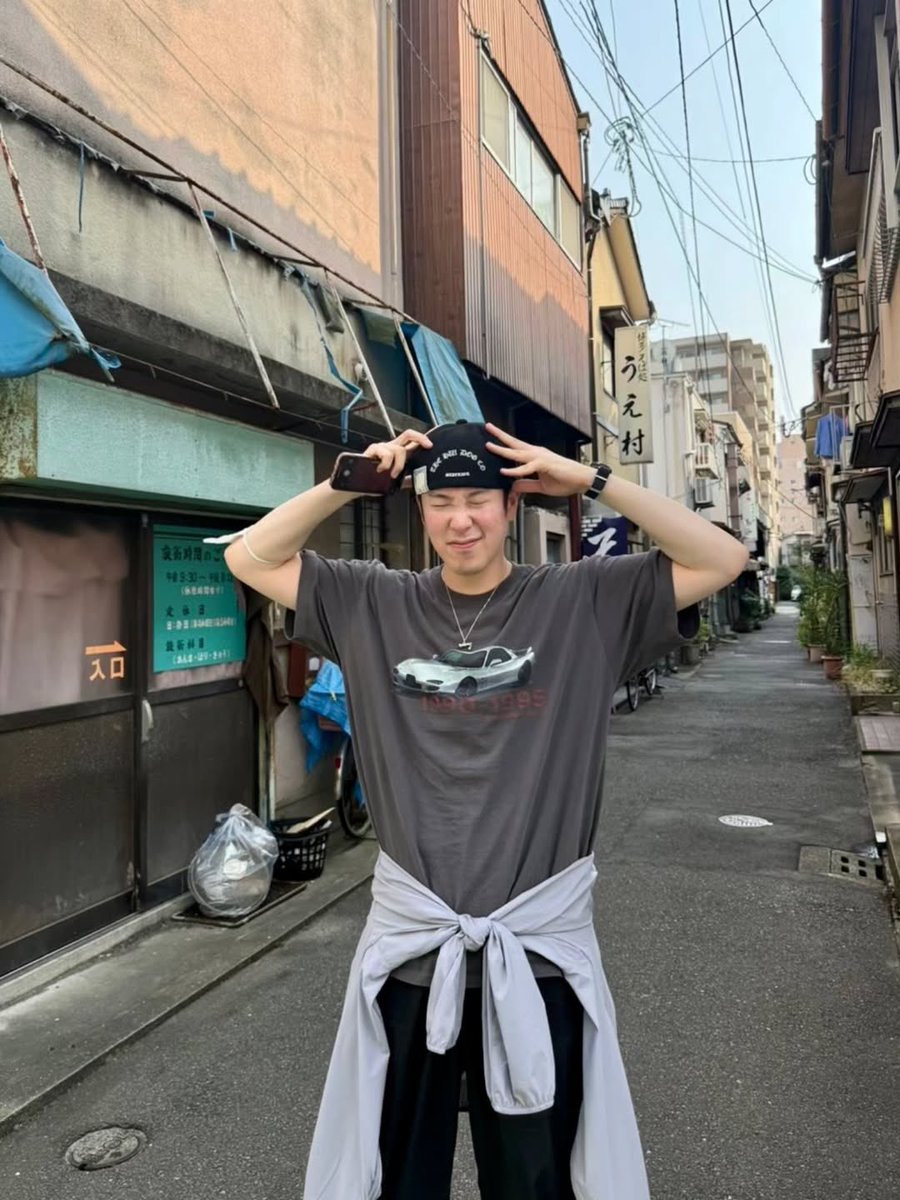 PYOO2O2's tweet image. 표지훈 반팔 진짜 귀한건데
덥긴 더웠나봐 ㅋㅋㅋㅋㅋ