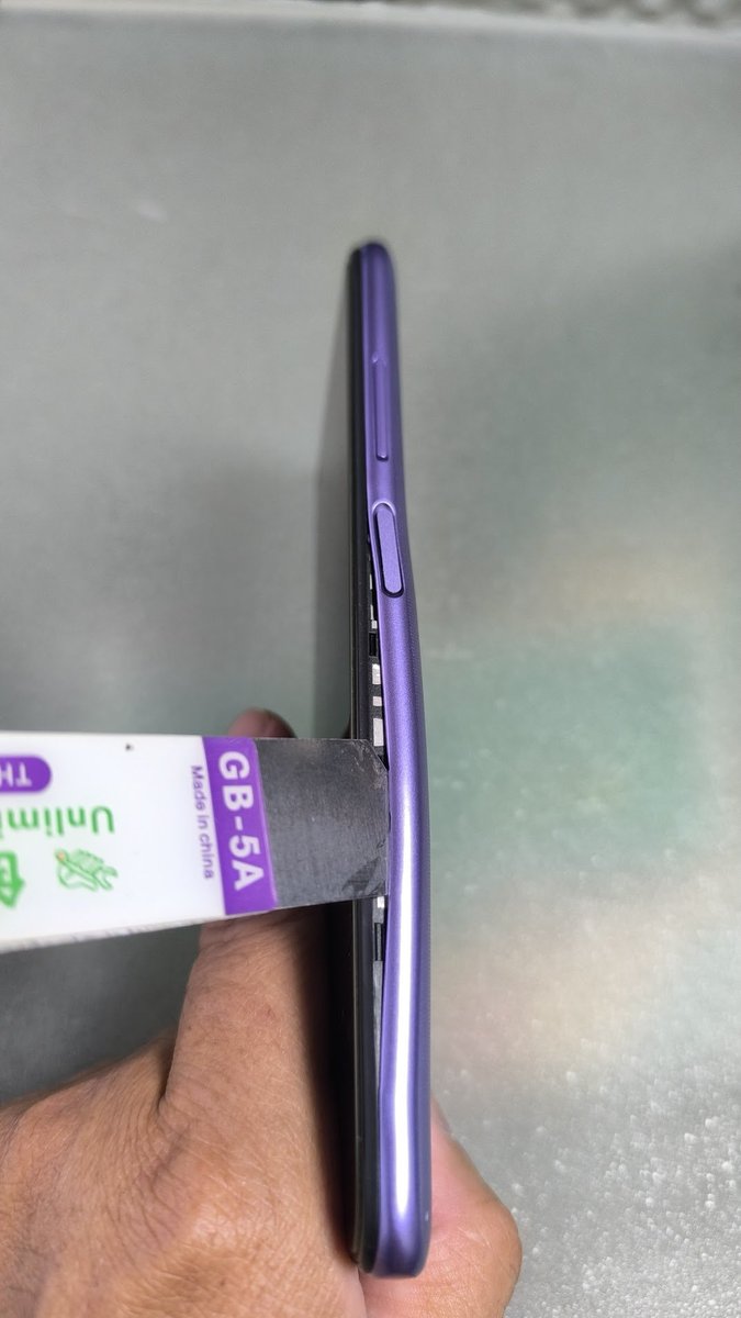 tobing_X's tweet image. ラジコ録音用に使用している古いスマホのバッテリーが膨張したので、電池を注文しDIYで交換しました💪

機種はRedmi note9T。

・電源を切ります。
・SIMトレーを外します。
・分解工具をスマホの隙間に差し込み裏蓋を外します。
この機種は非防水なので、爪で止まっているだけです。

#Redminote9T