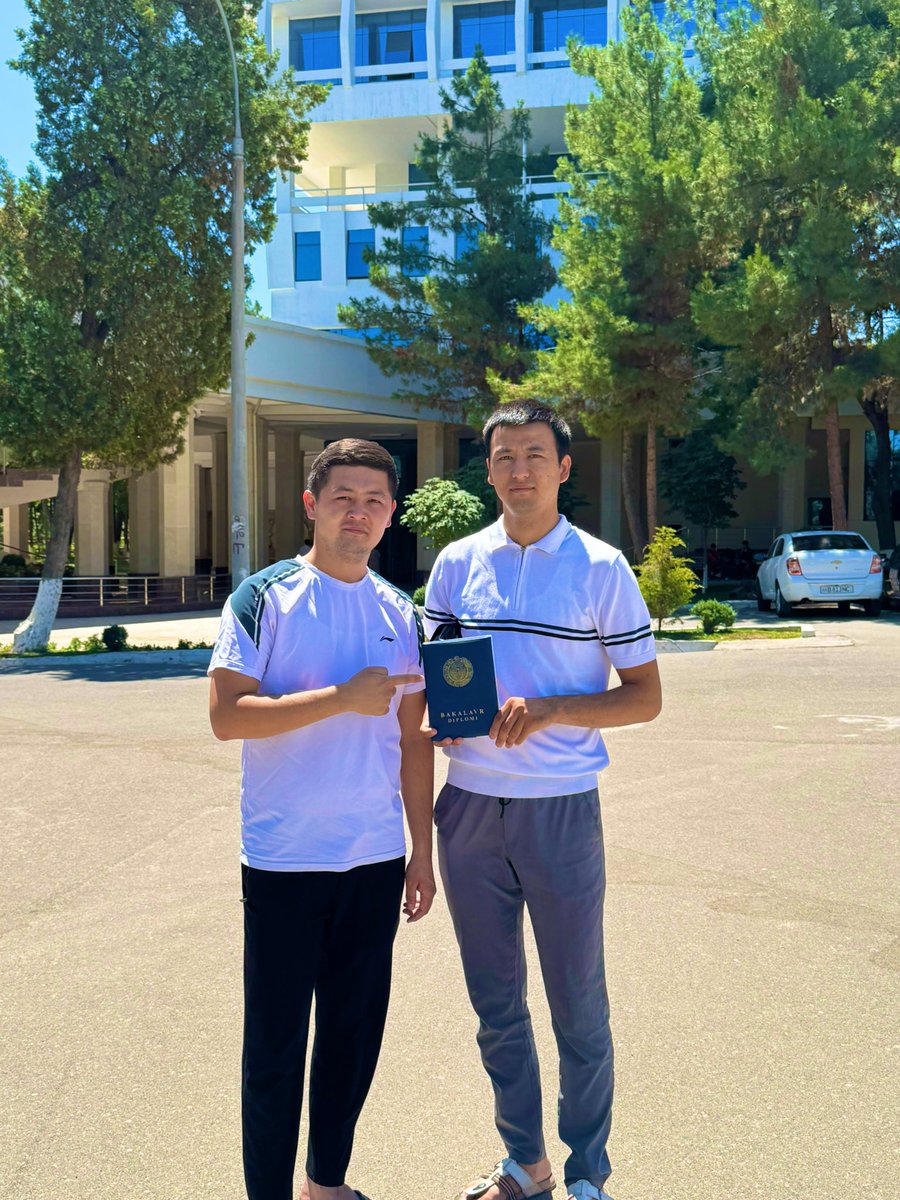 Temurbek007's tweet photo. Alhamdulillah O’qishni ham bitirib diplomni olib oldim! Kechki ta’lim shaklida O’zbekiston Milliy Universitetida to’rt yarim yil tahsil oldim va shu ikki varaq oddiy qog’ozga erishdim! Savol endi nima qilsam ekan a?! 🙄 https://t.co/XB6mvGAa1v