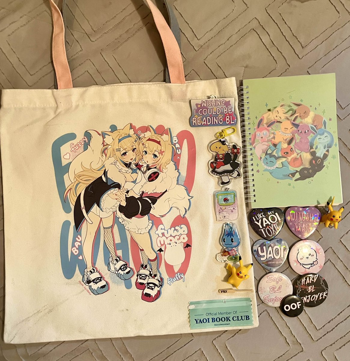 AND I REALLY DID!!  :3 
Overall im so glad i got to see many old faces and new faces at the artist alley, hopefully next year ill be able to get more awesome art 

  im now left with $50 (┬┬﹏┬┬)