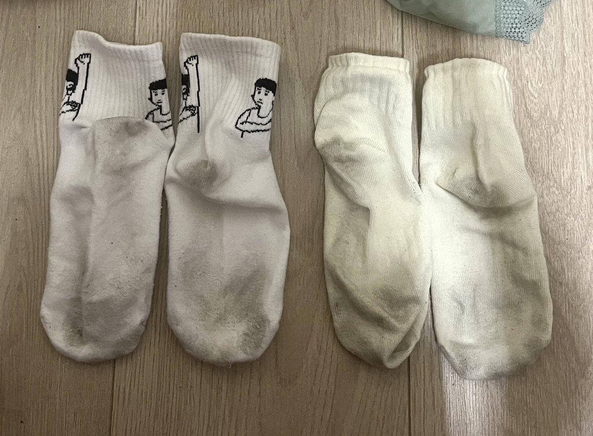 颱風天🌬️
大家還好嗎 (⁎⁍̴̛ᴗ⁍̴̛⁎) 

腳底髒髒的襪
有三雙 #現貨

都是💰300
全帶💰900👉🏻800

 #原味客製 #腳底  #原味襪 #原味白襪 #原味賣家 #原味絲襪 #feetfinder #足控