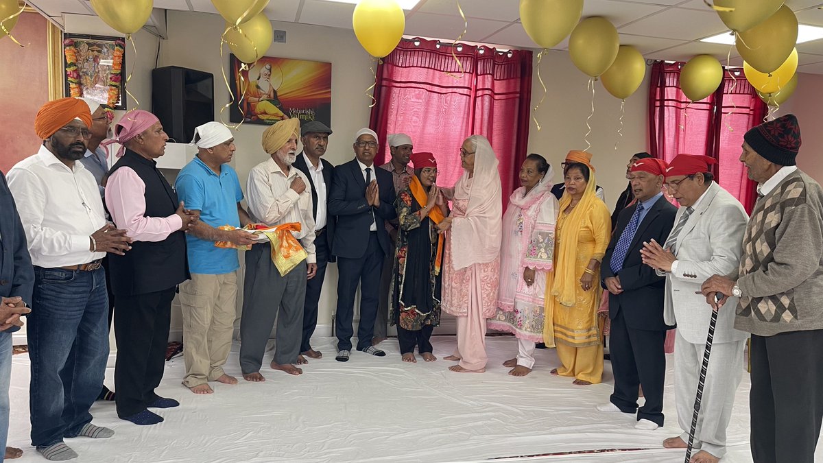 भगवान वाल्मीकि मंदिर बर्मिंघम इंग्लैंड UK में कल संपूर्ण वाल्मीकि समाज ने खूब प्यार सम्मान दिया !!! 
अपना वाल्मीकि परिवार दुनिया के किसी भी कोने में रहे लेकिन उनका प्यार कभी कम नहीं होता !!  
लगातार 10 दिन समाज के बीच में रहूँगी अपनों के साथ जुड़कर एक बड़े मिशन की तैयारी है !!