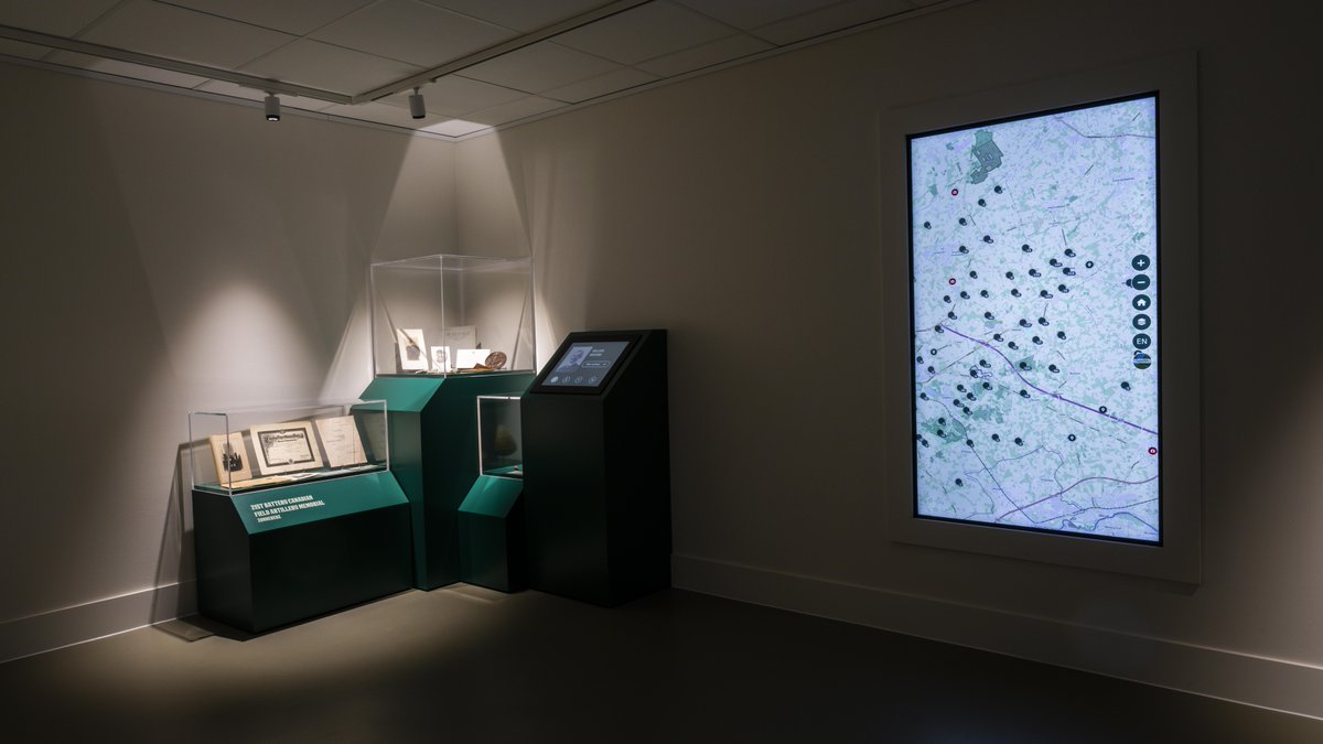 MMP1917's tweet image. This interactive screen in the room 'Echoes of War' shows 3 layers of war memories: contemporary cemeteries and monuments, relics in the landscape and victims of WWI. Explore it at home via archives.passchendaele.be/en/geo/6.