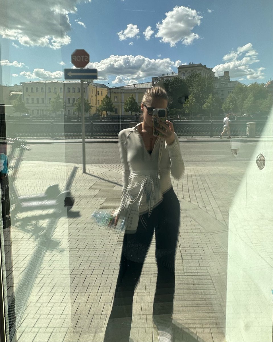 gm world!

have a strong week ahead ✊🏼🤍 i’m starting mine with TRX.