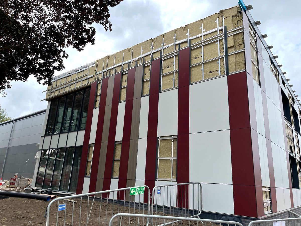 GFTomlinson's tweet image. Works are #progressing at @RedmoorAcademy:

Near completion: M&amp;amp;E, Decoration and Joinery
Complete: Lift installed, Drylining, Hygienic wall cladding, Ceilings, Floor screeding
Ongoing: Floor finishes (classroom/changing rooms, Sports Hall)
Upcoming: Sports equipment installation