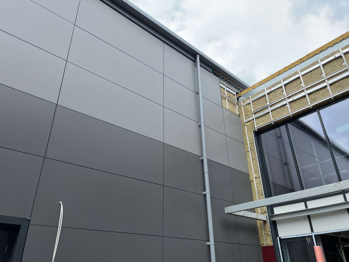 GFTomlinson's tweet image. Works are #progressing at @RedmoorAcademy:

Near completion: M&amp;amp;E, Decoration and Joinery
Complete: Lift installed, Drylining, Hygienic wall cladding, Ceilings, Floor screeding
Ongoing: Floor finishes (classroom/changing rooms, Sports Hall)
Upcoming: Sports equipment installation