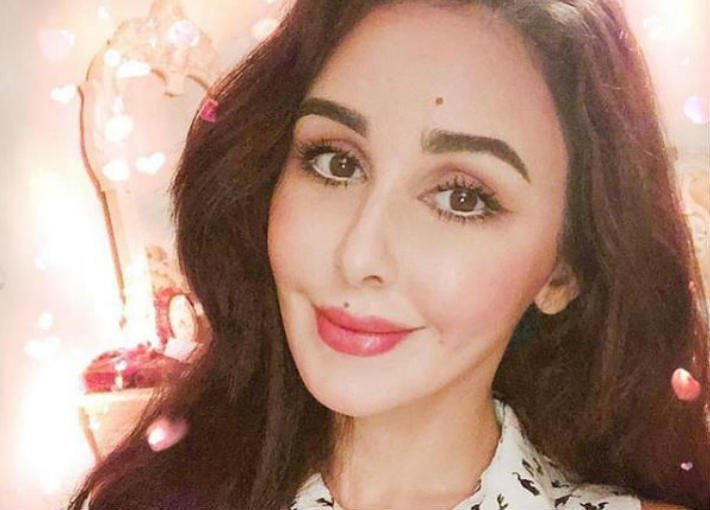 هل تتذكرون الفنانة المغربية وئام الدحماني؟ وفاتها عام 2018 صدمت الكثيرين، والسبب الرسمي كان "سكتة قلبية". لكن هل هذه هي الحقيقة الكاملة؟ 

هناك خيوط غامضة وقصص خلف الكواليس تشير إلى مؤامرة أكبر بكثير!  وئام (مواليد 1983)