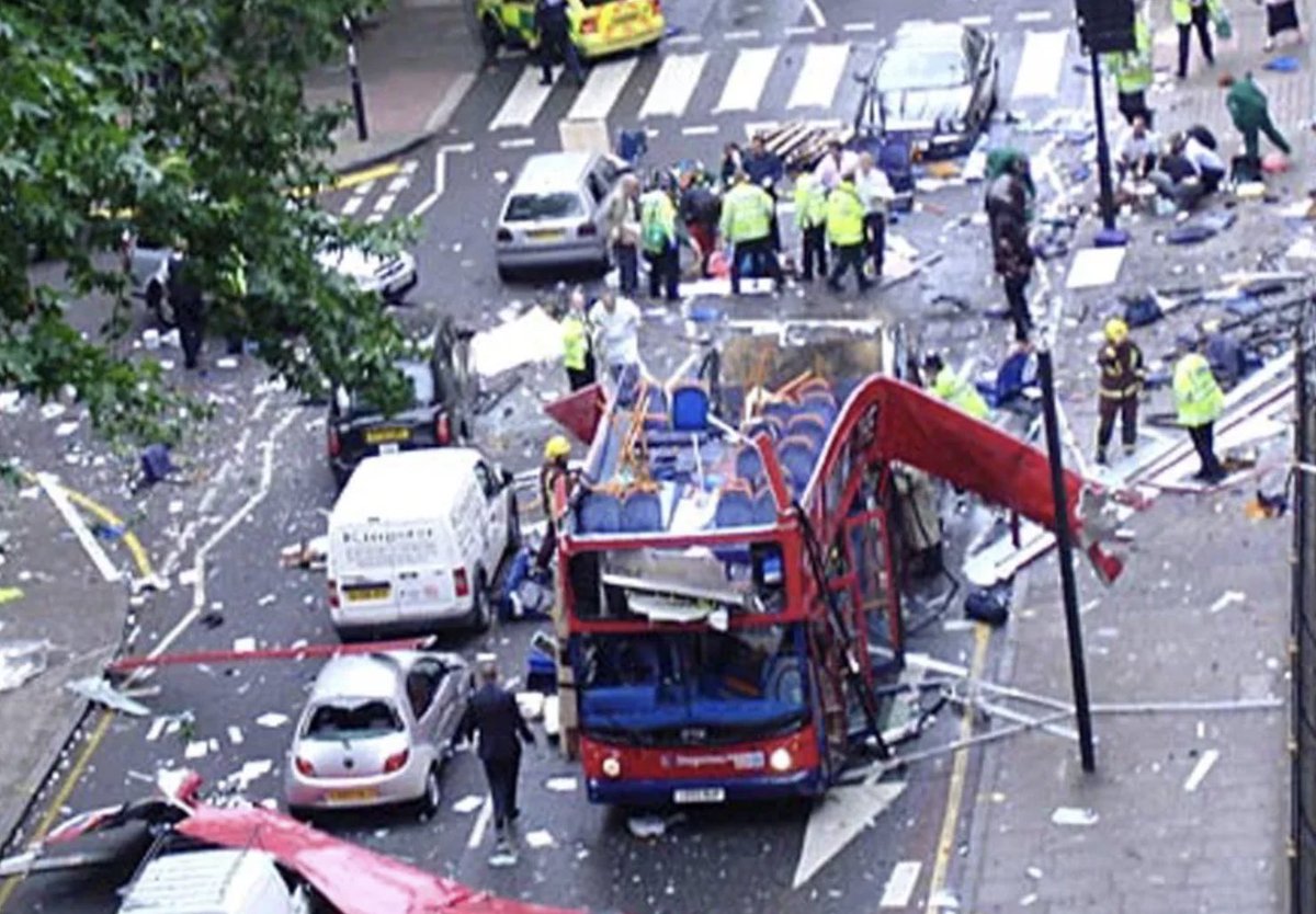 Tobias_Ellwood's tweet image. 7/7 Bombings:
20 years on we remember the 52 innocent victims killed, the hundreds injured and the brave responders who ran towards danger to save others.
Terrorists, pursuing a twisted ideology, tried to divide us.
The nation stood firm.