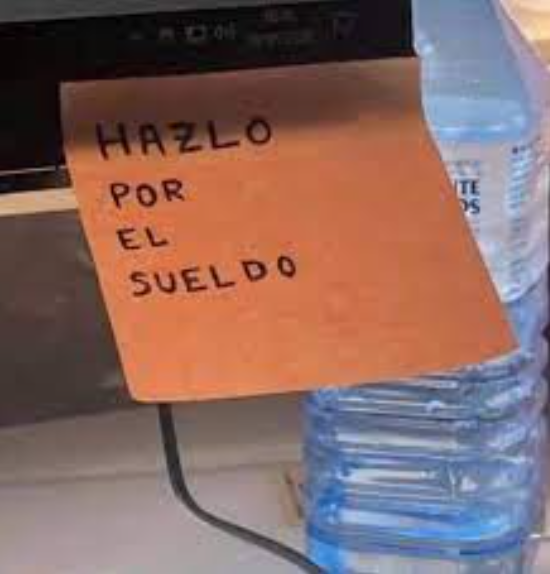 pccomponentes's tweet photo. Lunes. 

¿Saludas para mejorarlo? 👋🧡☕ https://t.co/bUADaMZY8E
