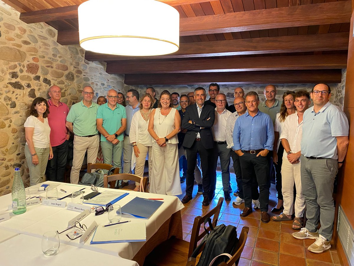 🤝 12a Trobada amb les Entitats Col·laboradores

Les 29 entitats col·laboradores en una jornada de treball i networking per seguir enfortint vincles 📈

Mercè Herrera:
“Compartir inquietuds i bones pràctiques ens fa avançar cap a una mediació més sòlida i preparada”

🙌 Gràcies!