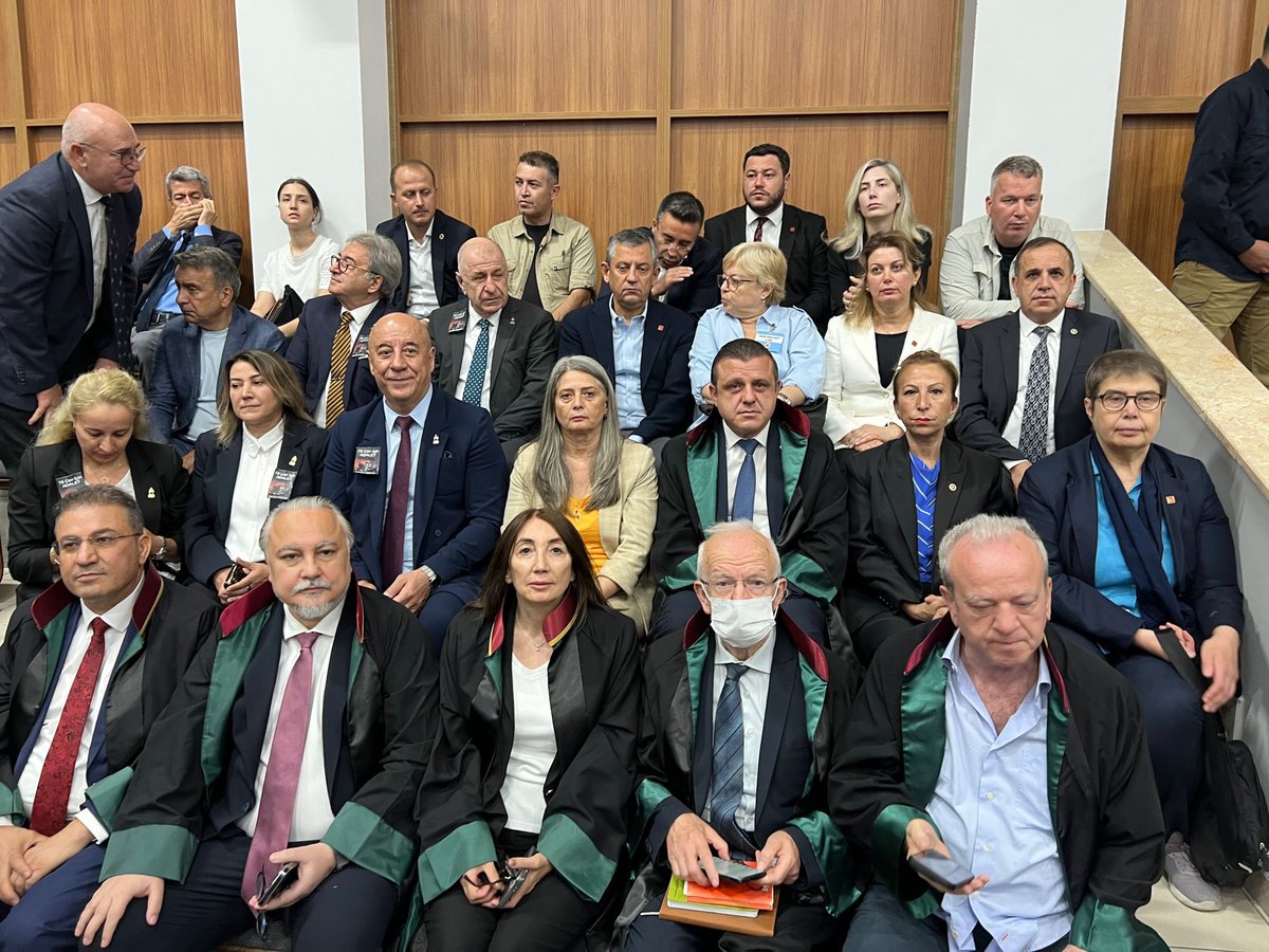 Genel Başkanımız Özgür Özel ile birlikte Bolu’da, 39’u çocuk 78 canımızın kar hırsına, denetimsizliğe ve cezasızlığa kurban edildiği, yanarak can verdiği Kartalkaya, Grand Otel yangını davası 1. duruşmasındayız. 

Olayın sorumluluğunu taşıyan Kültür ve Turizm Bakanlığının kendi