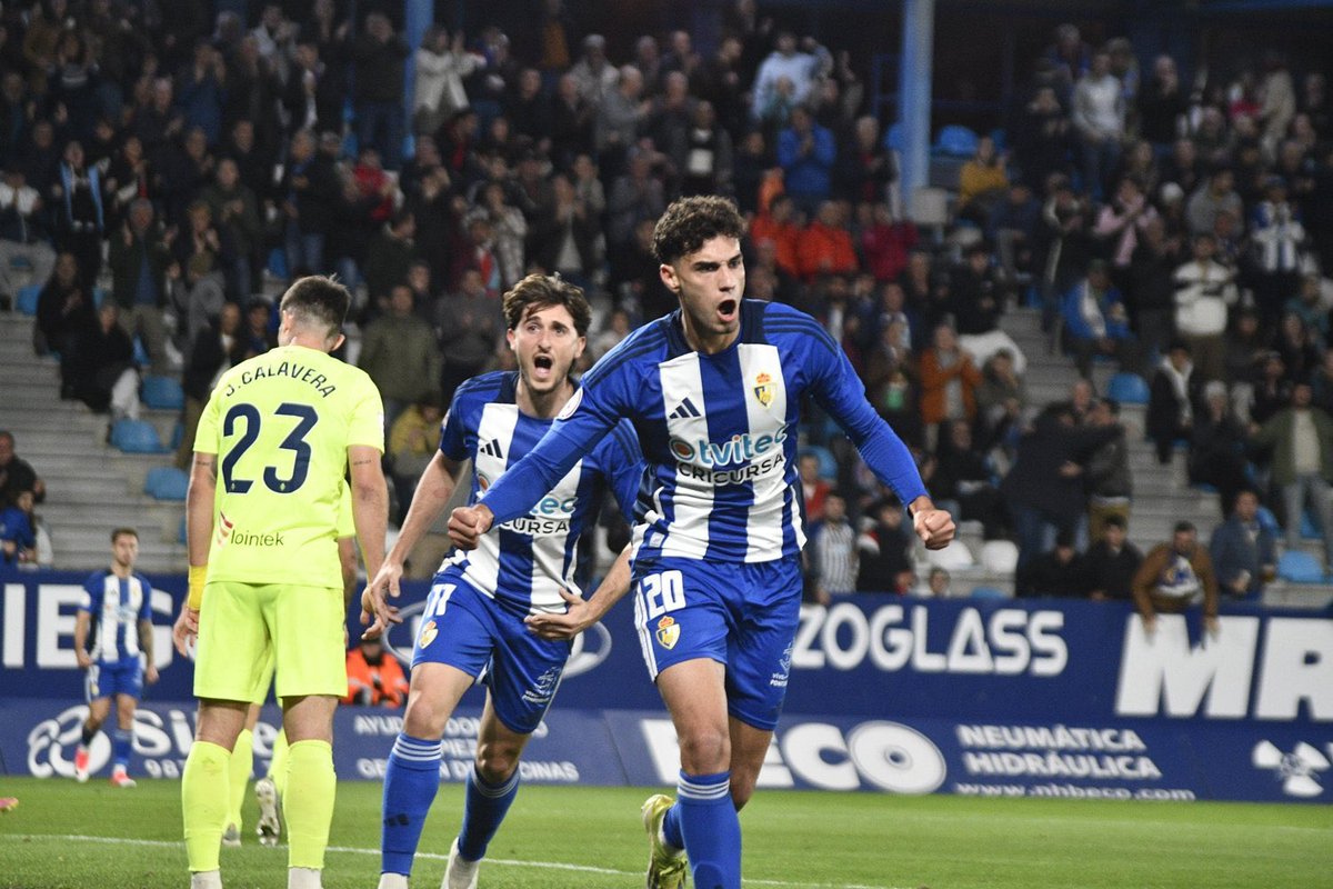 Borja (@borjaperezp) on Twitter photo 📌Al hilo de la información de <a href="/jmrodriguezper/">José Manuel Rodríguez</a> sobre el posible fichaje de Álex Costa para el Sevilla Atlético, os puedo contar algo de él tras haber podido seguirlo en la Ponferradina.
📎Delantero puro, tanto para lo bueno como para lo malo. Un gran instinto goleador y mucha 📌Al hilo de la información de <a href="/jmrodriguezper/">José Manuel Rodríguez</a> sobre el posible fichaje de Álex Costa para el Sevilla Atlético, os puedo contar algo de él tras haber podido seguirlo en la Ponferradina.
📎Delantero puro, tanto para lo bueno como para lo malo. Un gran instinto goleador y mucha