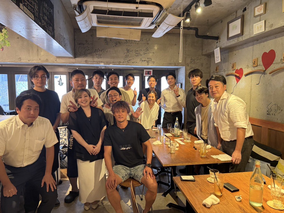 kuni32kun's tweet photo. 個人パートナー様に招待して頂きました！
たくさんの出会いがあり
ベガルタでの俺ユニを持ってきてくれたり
レッズファンの方だったりたくさんの方と出会いたくさんの方に支えられて今の自分があるんだと再認識する時間になりました！
自分の目標を叶えるために今後とも力を貸して頂けると嬉しいです！ https://t.co/IOXtmjHcFx