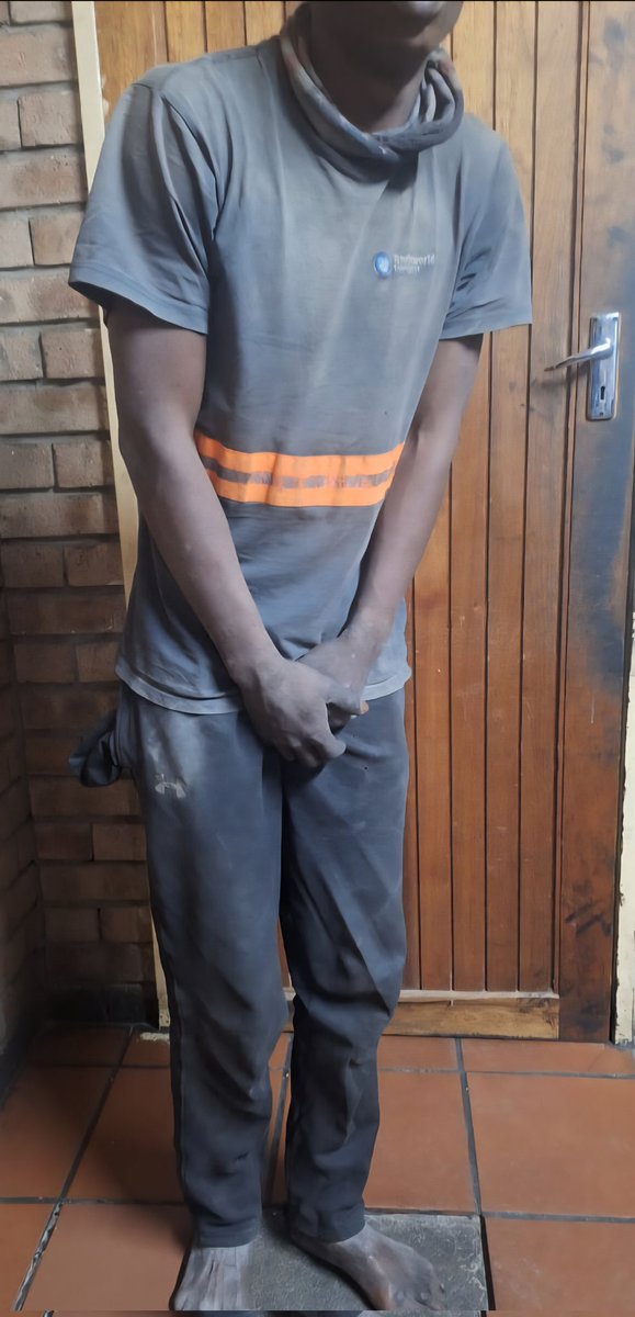 PolokwaneMuni's tweet image. DUSTY FEET, DIRTY DEEDS AND A DATE WITH POLICE
This guy showed up dressed like he fell out of a chimney — barefoot, full of dust and ready to “disconnect” the city.
His partner vanished, but our dusty superstar stuck around long enough to get VIP access to Polokwane SAPS.
