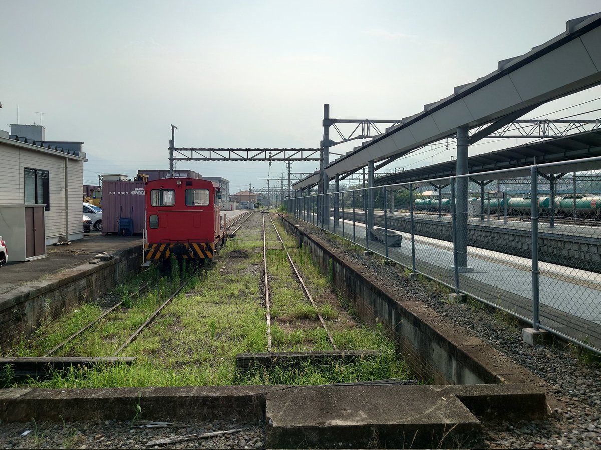 午後の甲府盆地の風景。
竜王駅コンテナヤード。