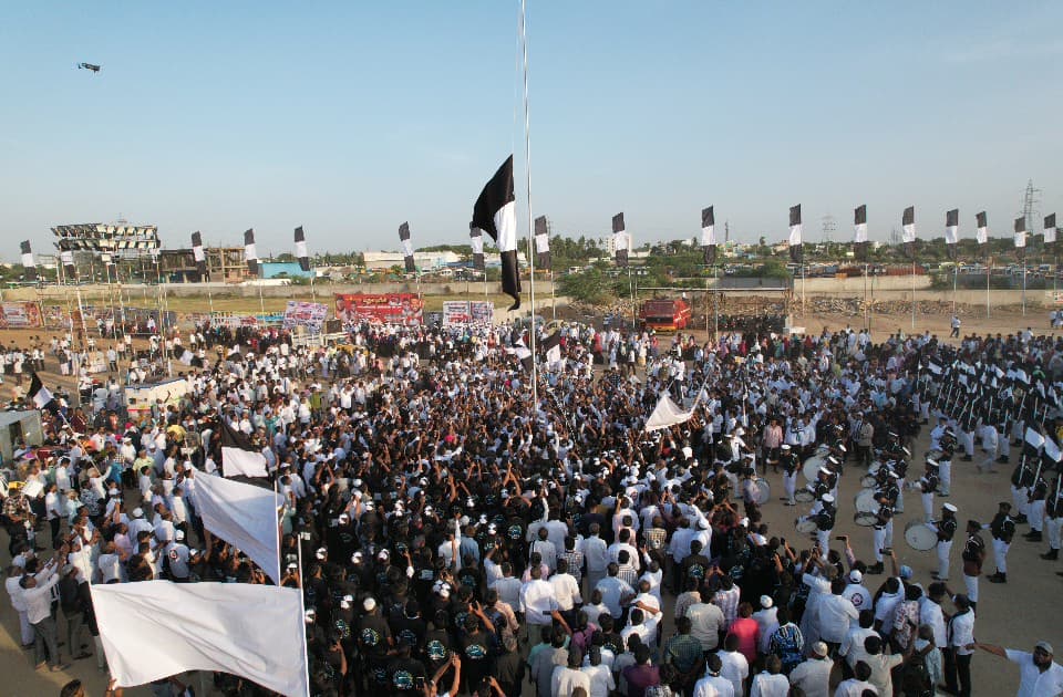 tmmkhqofficial's tweet image. மனிதநேய மக்கள் கட்சி மாநாட்டில் மதுரை முஹம்மது கவுஸ் திடலில் பேராசிரியர் எம்.எச்.ஜவாஹிருல்லா MLA தலைமையில்   தலைமை நிர்வாக குழு உறுப்பினர் குணங்குடி R.M.ஹனிபா கட்சி கொடியை ஏற்றி வைத்தார்கள் 

#mmkitwing #jawahirullamla #abdulsamadmla #mmkconference #மமகமாநாடு #மதுரைமாநாடு #July6