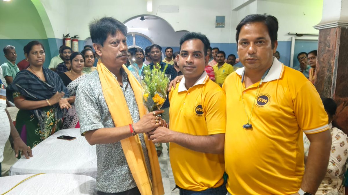 FAM4TMC's tweet image. ডায়মন্ড হারবার- যাদবপুর সাংগঠনিক জেলা ফ্যাম কমিউনিটির পক্ষ থেকে রাজপুর সোনারপুর পৌরসভার সন্মানীয় পৌরপ্রধান ডক্টর পল্লব দাস মহাশয়কে সংবর্ধনা দেওয়া হলো এবং আসন্ন বিধানসভা নির্বাচনের প্রচারের রণকৌশল নিয়ে আলোচনা করা হলো। 
#FAM4TMC