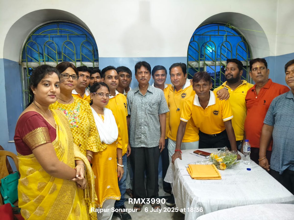 FAM4TMC's tweet image. ডায়মন্ড হারবার- যাদবপুর সাংগঠনিক জেলা ফ্যাম কমিউনিটির পক্ষ থেকে রাজপুর সোনারপুর পৌরসভার সন্মানীয় পৌরপ্রধান ডক্টর পল্লব দাস মহাশয়কে সংবর্ধনা দেওয়া হলো এবং আসন্ন বিধানসভা নির্বাচনের প্রচারের রণকৌশল নিয়ে আলোচনা করা হলো। 
#FAM4TMC