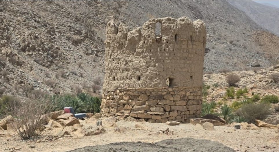 AljabriB's tweet image. بحمدالله وتوفيقه نعلن اليوم انطلاق مبادرة ترميم الأبراج التراثية في #ولاية_نخل، مشروع نعتز به جميعًا. هذه الخطوة الأولى نحو إعادة إحياء هذه المعالم الشاهدة على تاريخنا العريق، ونأمل بإذن الله أن تتيسر الأمور وتتكلل المساعي بالتوفيق لترميم أبراج أخرى في الولاية بشكل عام.
إن الحفاظ…