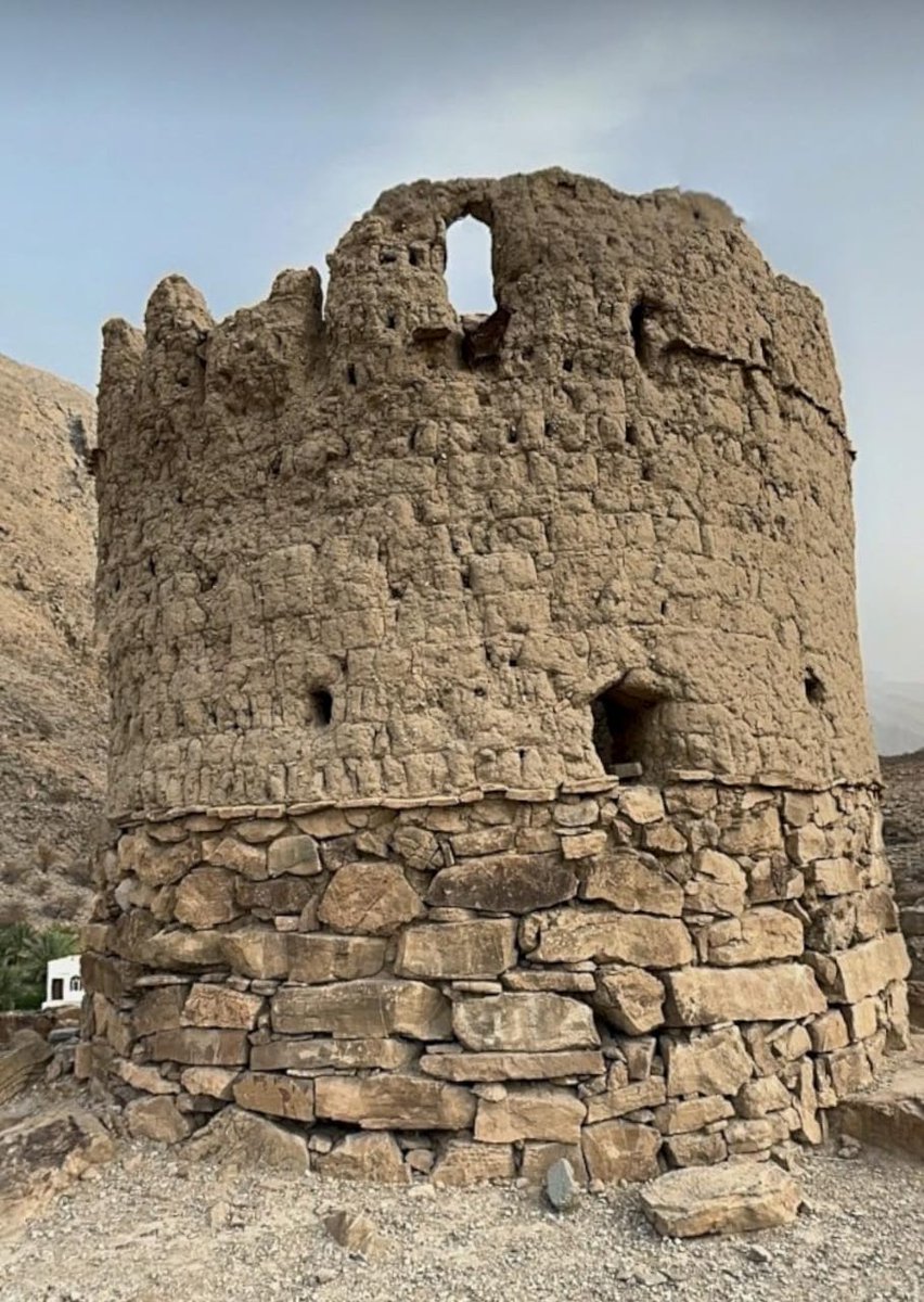 AljabriB's tweet image. بحمدالله وتوفيقه نعلن اليوم انطلاق مبادرة ترميم الأبراج التراثية في #ولاية_نخل، مشروع نعتز به جميعًا. هذه الخطوة الأولى نحو إعادة إحياء هذه المعالم الشاهدة على تاريخنا العريق، ونأمل بإذن الله أن تتيسر الأمور وتتكلل المساعي بالتوفيق لترميم أبراج أخرى في الولاية بشكل عام.
إن الحفاظ…
