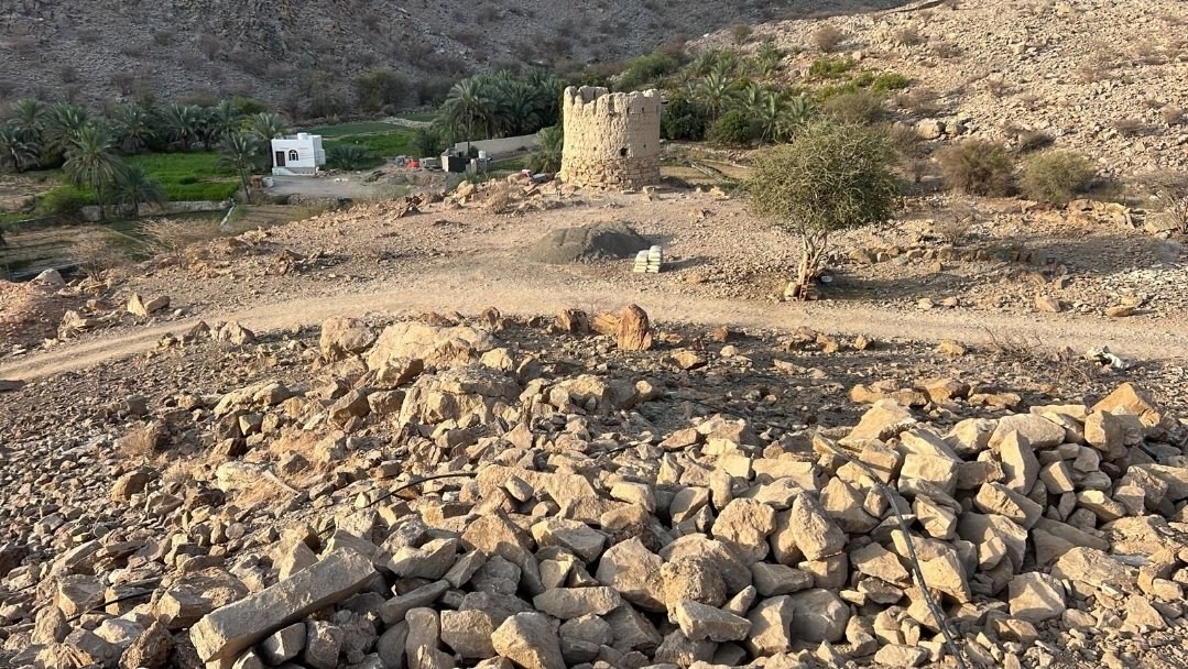 AljabriB's tweet image. بحمدالله وتوفيقه نعلن اليوم انطلاق مبادرة ترميم الأبراج التراثية في #ولاية_نخل، مشروع نعتز به جميعًا. هذه الخطوة الأولى نحو إعادة إحياء هذه المعالم الشاهدة على تاريخنا العريق، ونأمل بإذن الله أن تتيسر الأمور وتتكلل المساعي بالتوفيق لترميم أبراج أخرى في الولاية بشكل عام.
إن الحفاظ…