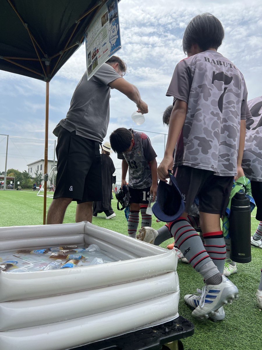 hamatochigram's tweet photo. 第4回ノジマステラ浜土地カップ 2025⚽️

フードトラックは今年もエトセトラさんに来ていただきました✨
暑かったのでかき氷が大人気でした🍧

当日は氷水を用意したり熱中症対策も🚰

皆様のご協力とお力添えのおかげで今年も無事に終えることができました◎
心より感謝いたします🙇‍♀️ https://t.co/LlkC4sTba4