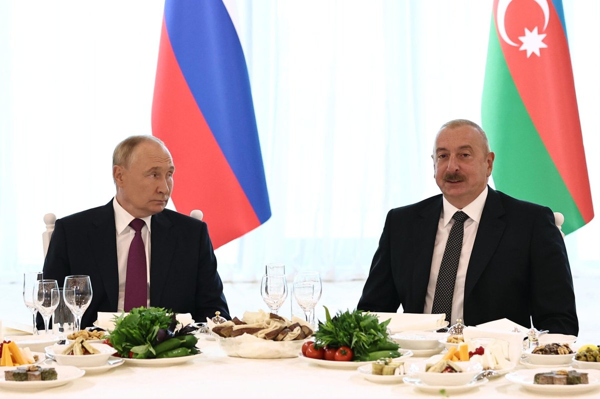 L'avevo detto già la scorsa settimana: bisogna prestare molta attenzione a quello che sta succedendo tra Azerbaigian e Russia.
Ai russi non è piaciuto che l'Azerbaigian abbia arrestato numerosi criminali russi (affiliati alla rete di propaganda russa " Sputnik ") che operavano