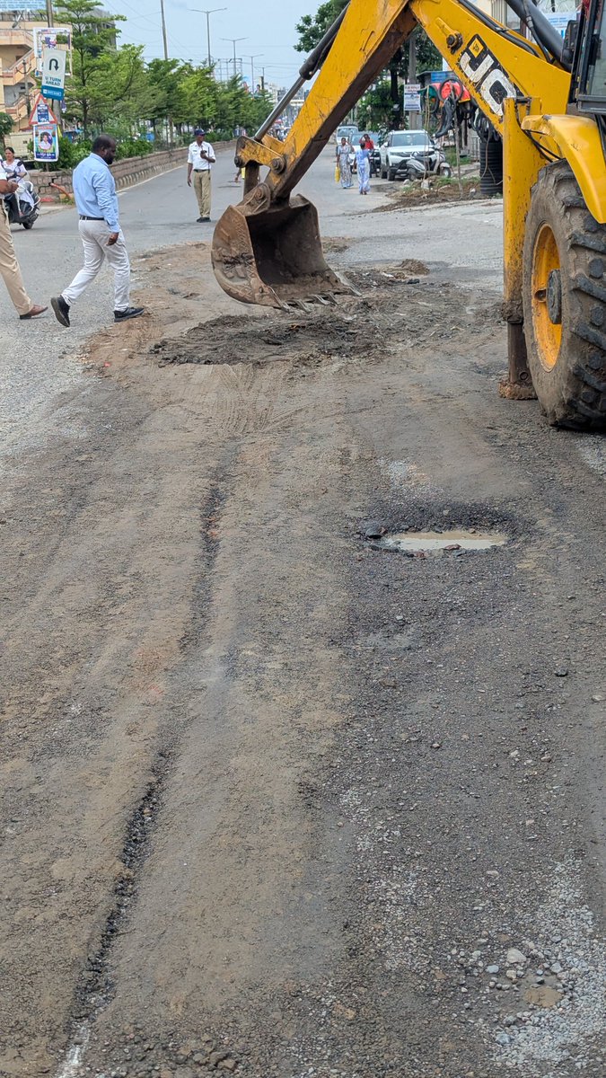 Thanks to the Hon'ble Governor of Telangana!

Your visit to the city has got this pot-hole fixed, don't know how long this lasts though.

Hope, some or the other dignitaries keep visiting our city across different lanes and bylanes to make our city better.