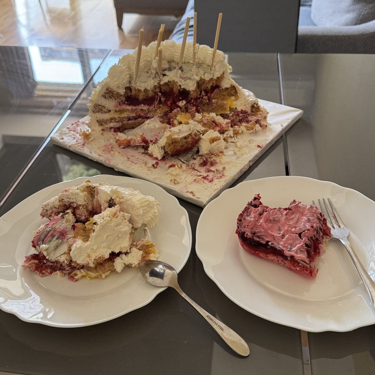 GM friends 🩶👟
Breakfast after my birthday: cake and shuba